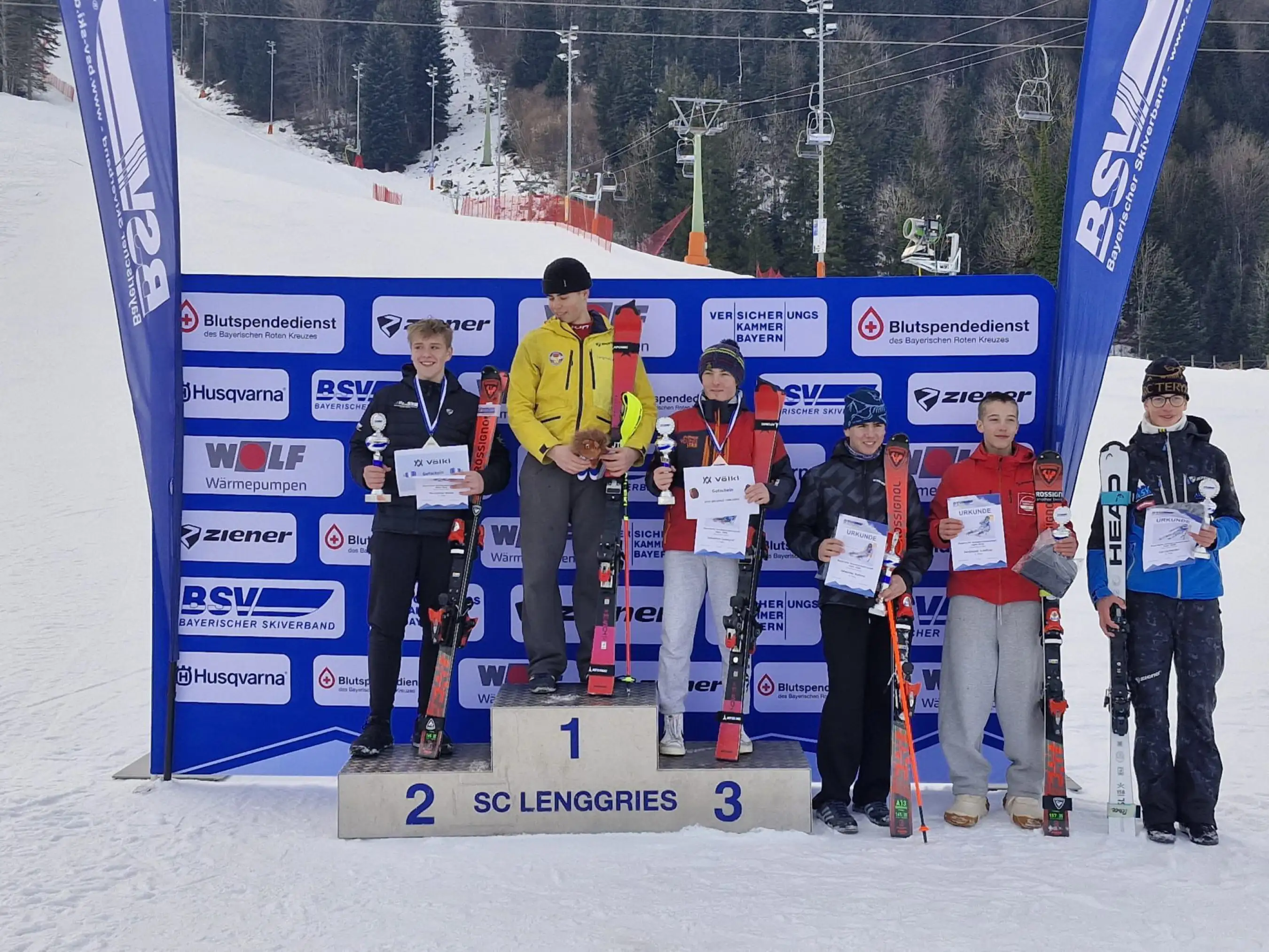 iesenslalom der Buben gewann Tobias Albl vom SC Partenkirchen den ersten Platz. Maximilian Müller (SC Fürstenfeldbruck) und Sebastian Landgraf (Munich Youngstrs) erzielten Platz zwei und drei.