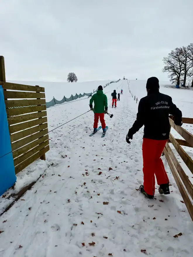 Ski-Lift Helfer Skilift Mannschaft am Skilift Landsberied