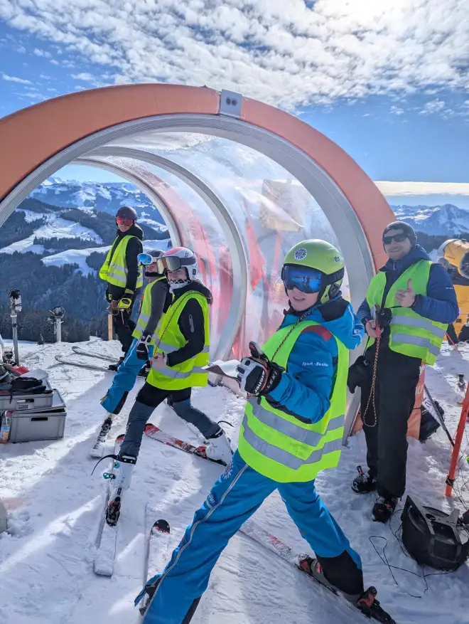 Helfer beim Skirennen in Ellmau